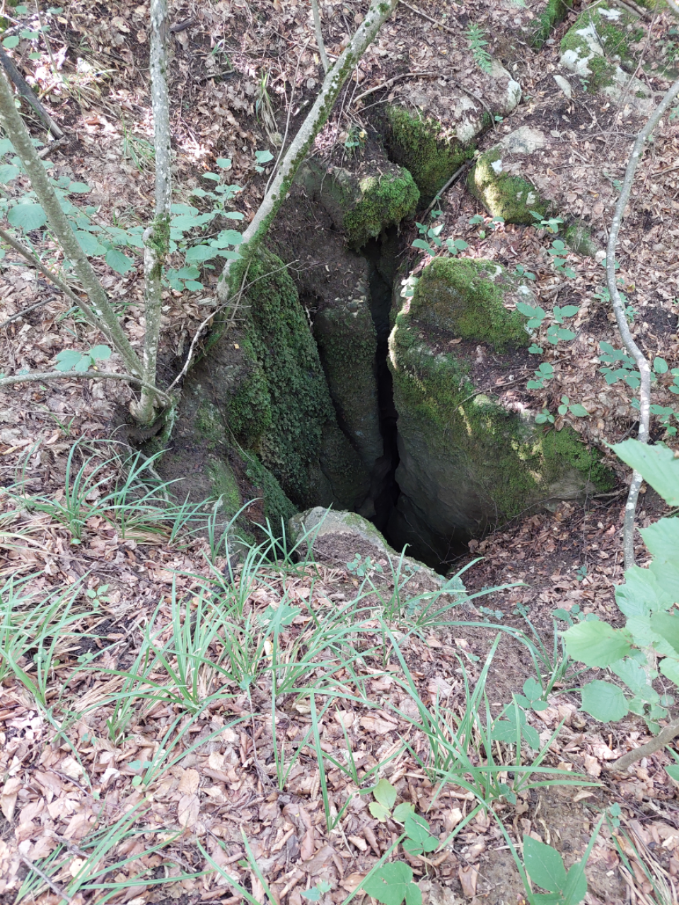 Avenul cu Trei Intrări - Image 1